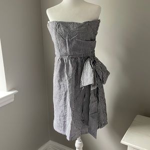 JUDITH MARCH STRAPLESS SEERSUCKER DRESS WITH BOW , size small